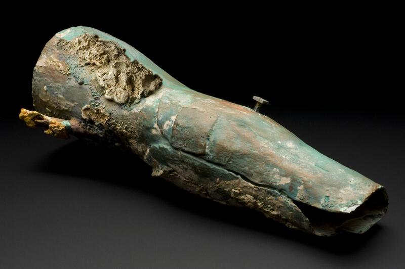 The image is a replica of the “Capua Limb”, the only artificial limb known to have survived from the ancient Greece and Rome period. A Roman prosthetic right leg found in a tomb in Capua Italy. The original “Capua Limb” was made of wood and bronze.